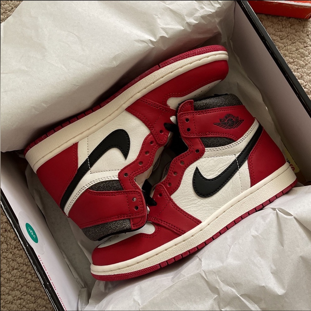 ⚠️ SOLD ⚠️ Jordan 1 Retro High OG Chicago